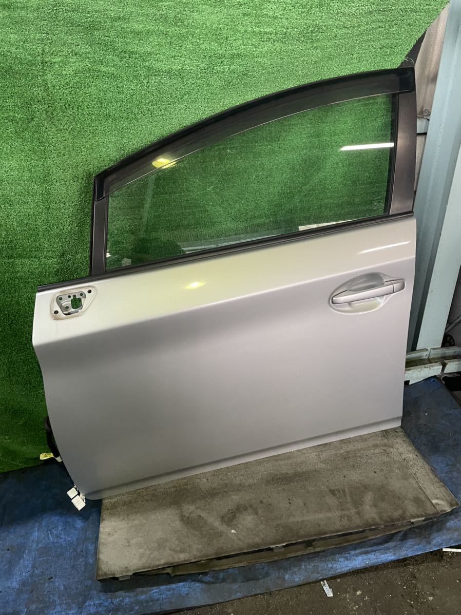 237 トヨタ ZVW 30 プリウス フロント 左 ドア 1F7 シルバー プリウス