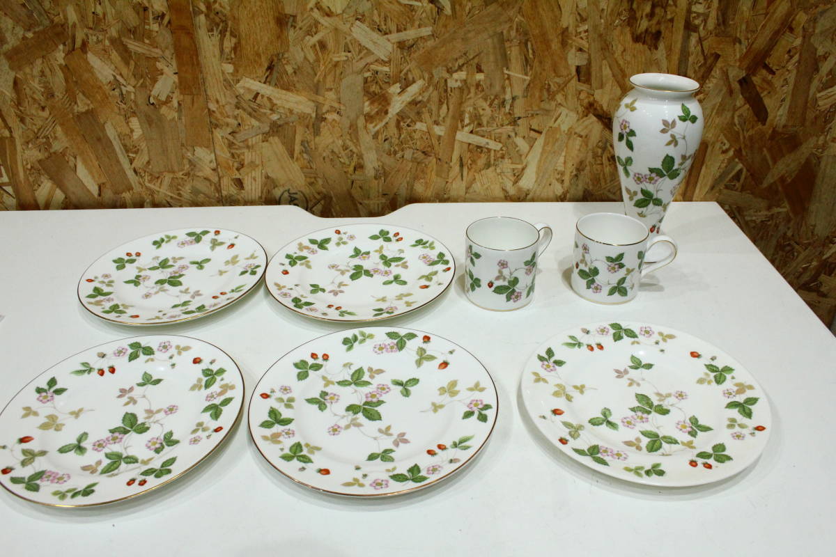 KG10412　WEDGWOOD　WILD　STRAWBERRY　カップ×2　ケーキ皿×5　花びん×1　まとめ出品　中古品