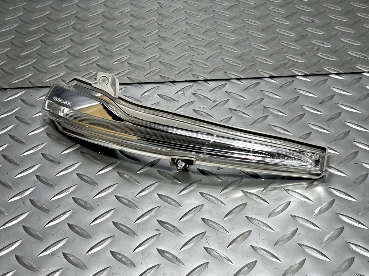 【お得，100%新品】 Cクラス W205 純正サイドミラーリレーウィンカー右 A051801 013648 A3170540 23050176 @(ウィンカー、サイドマーカー)｜売買されたオークション情報、yahooの商品情報をアーカイブ公開 - オークファン メルセデス・ベンツ用