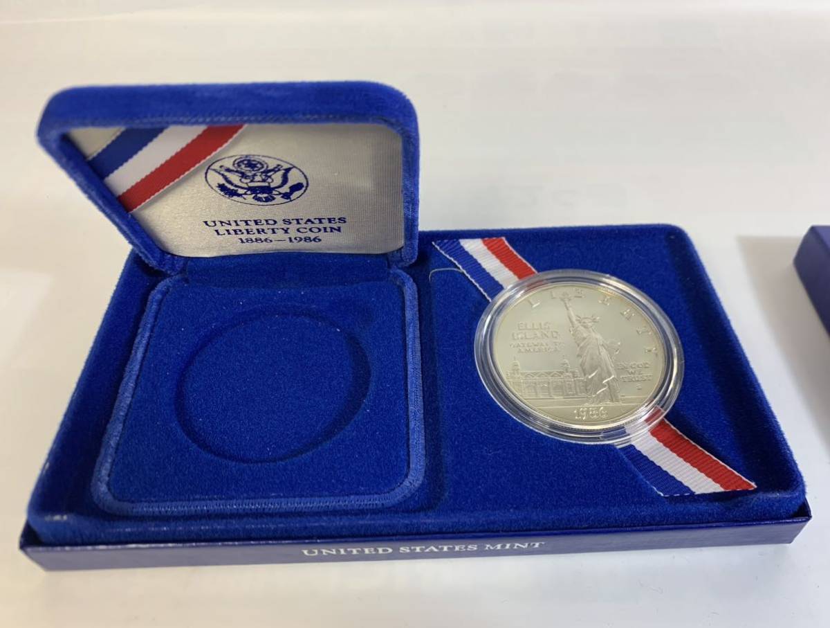 アメリカ合衆国　リバティコイン 1886-1986 自由の女神　UNITED STATES MINT 1ドル銀貨　①_2