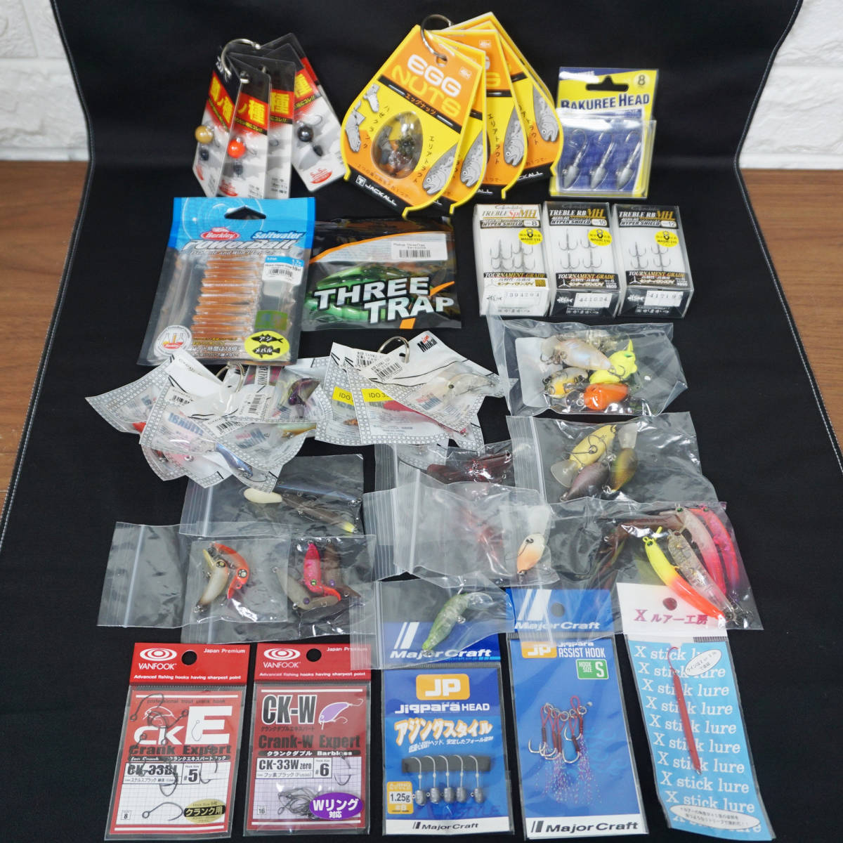未使用品多数　JACKALL ハードルアーセット 22点　赤ケース付き ジャッカル JACKALL ルアー 中古の通販 未使用品多数 ハードルアー