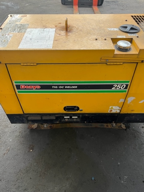 デンヨー DCT-250SS ディーゼル TIG溶接機 稼働3657H リモコン付 の 