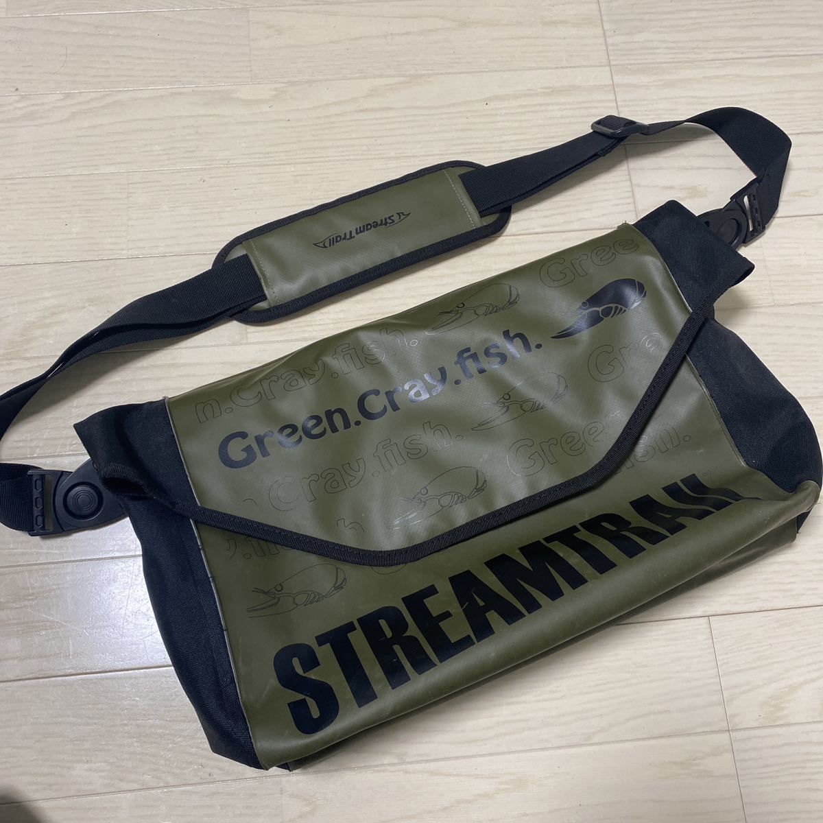 issei stream Trail (一誠 ストリームトレイル) ショルダーバッグ 