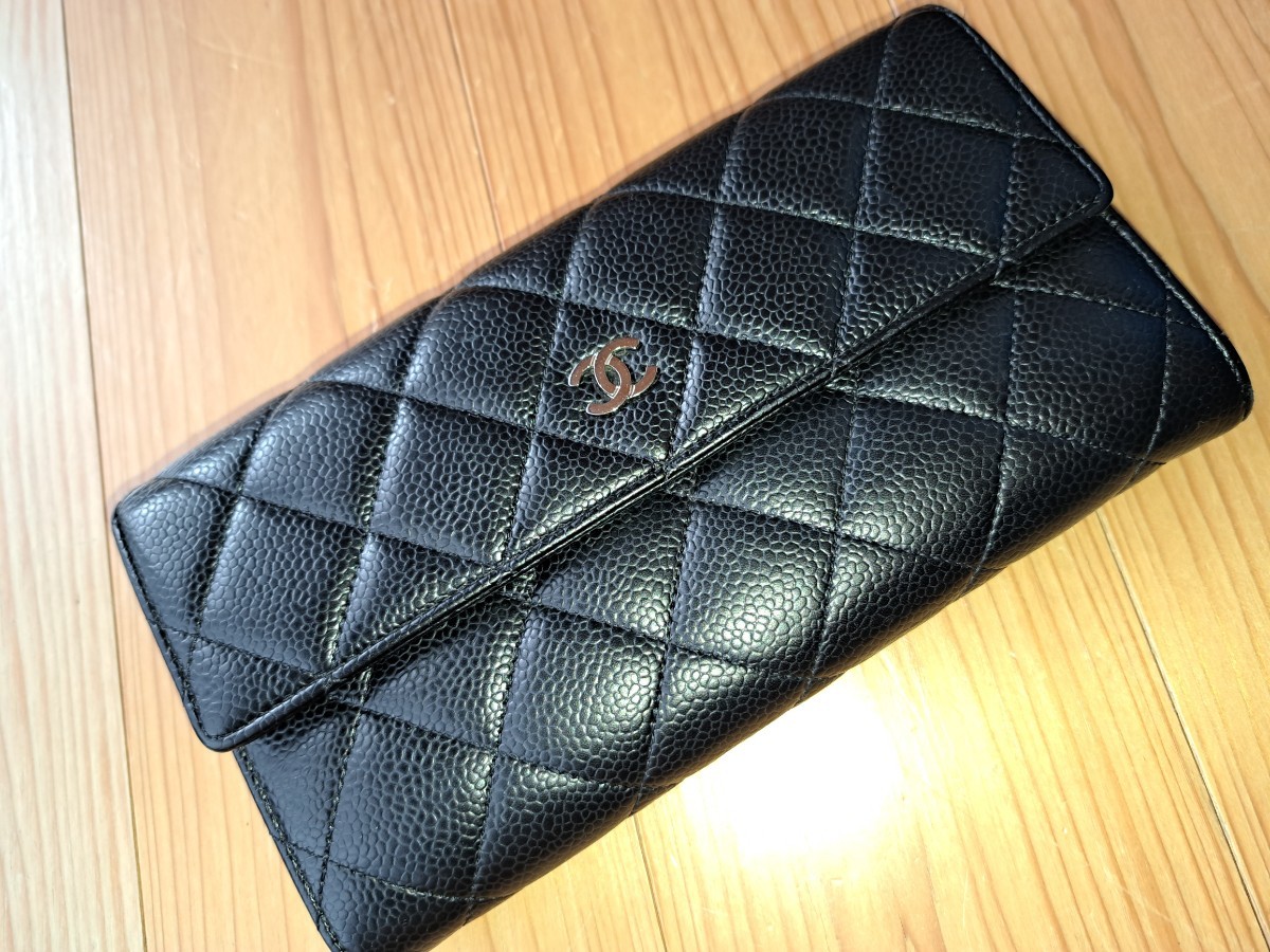 CHANELシャネル　マトラッセ　ココマーク　キャビアスキン　２つ折り　長財布