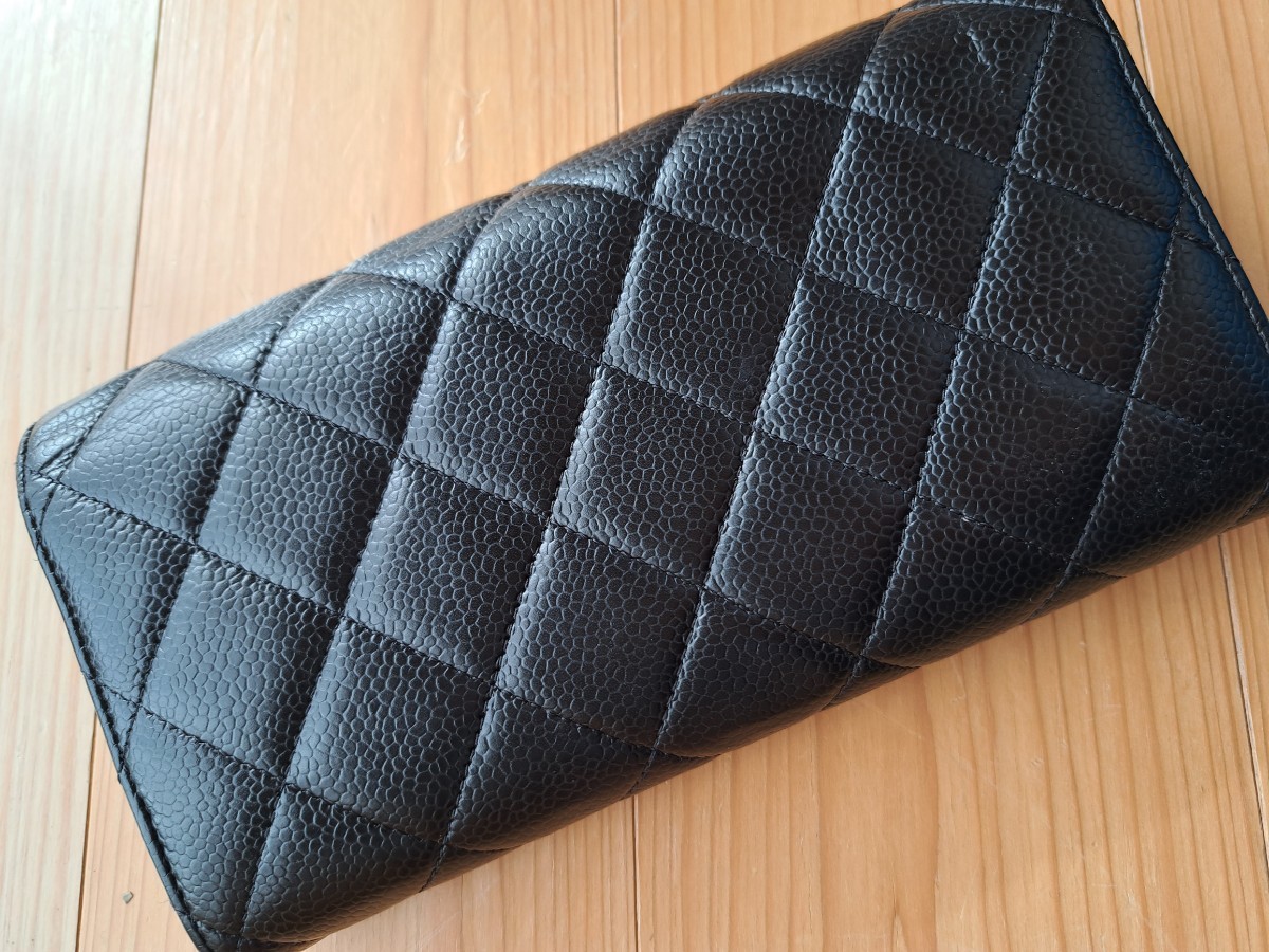 CHANELシャネル　マトラッセ　ココマーク　キャビアスキン　２つ折り　長財布