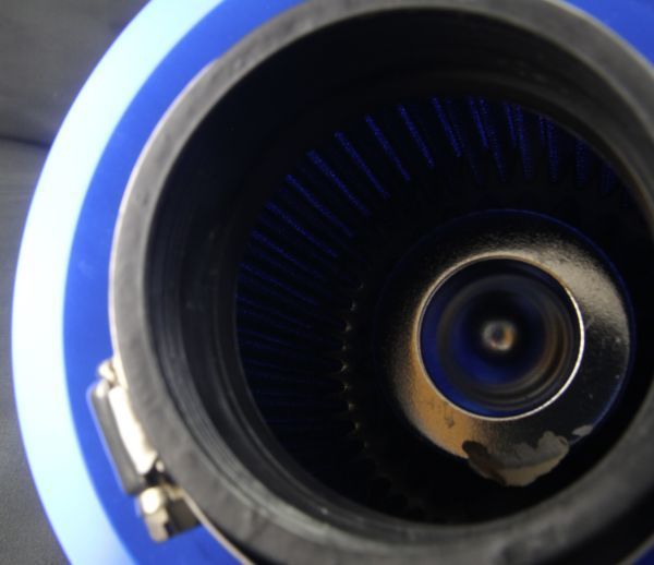 未使用保管品と思われるエアクリーナー 接続部内径75mm程度 立てた状態で高さ15cm程度_3