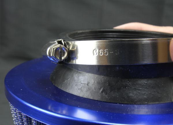 未使用保管品と思われるエアクリーナー 接続部内径75mm程度 立てた状態で高さ15cm程度_4