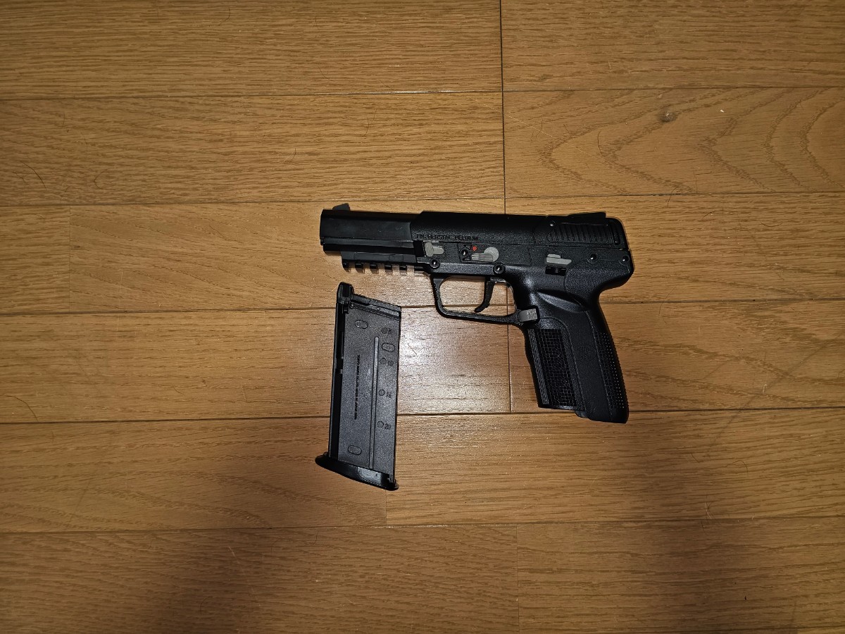 東京 マルイ ガスブローバック ガスガン　FN5-7