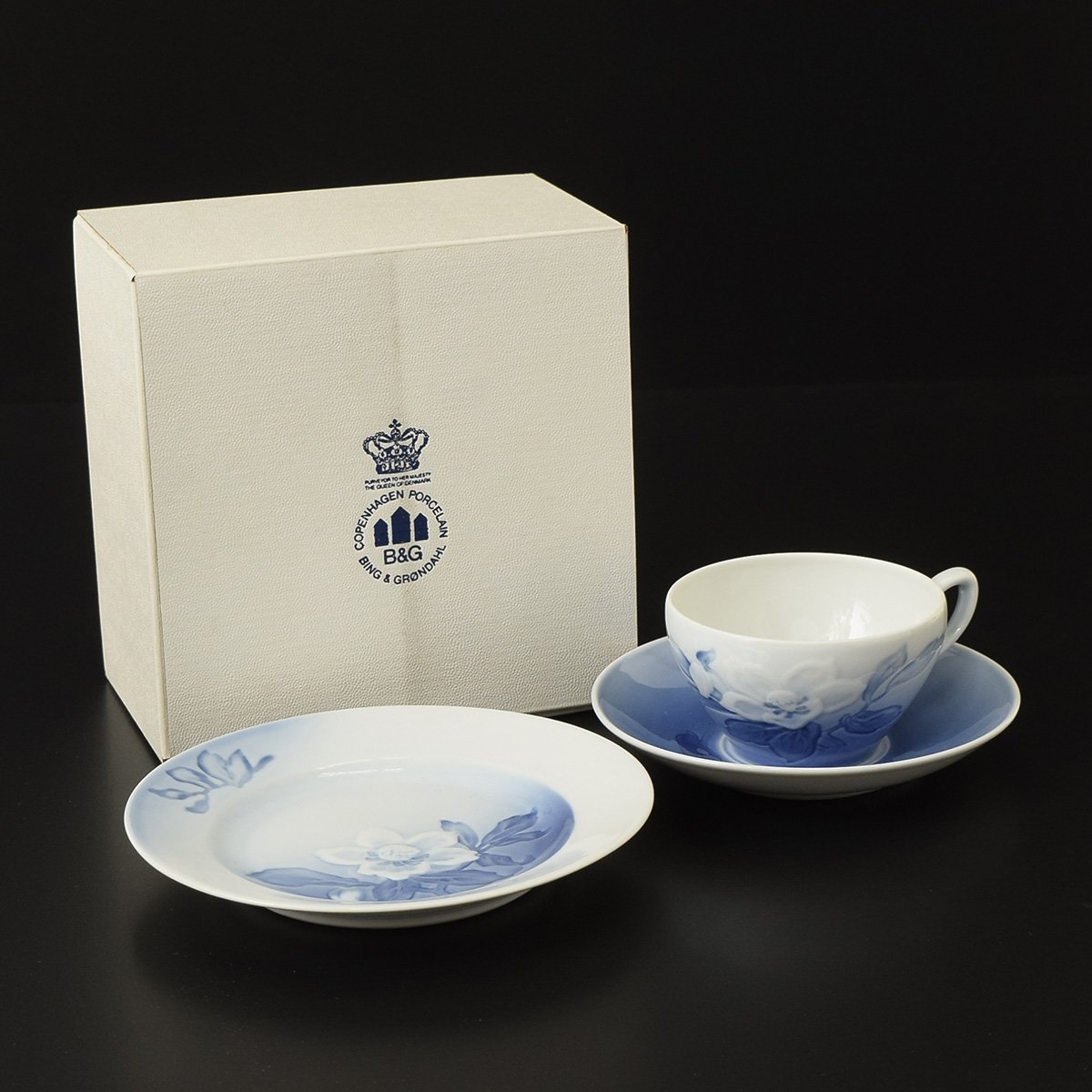 ◎494185 未使用品 BING&GRONDAHL ビングオーグレンダール B&G クリスマスローズ トリオセット カップ&ソーサー プレート 箱入