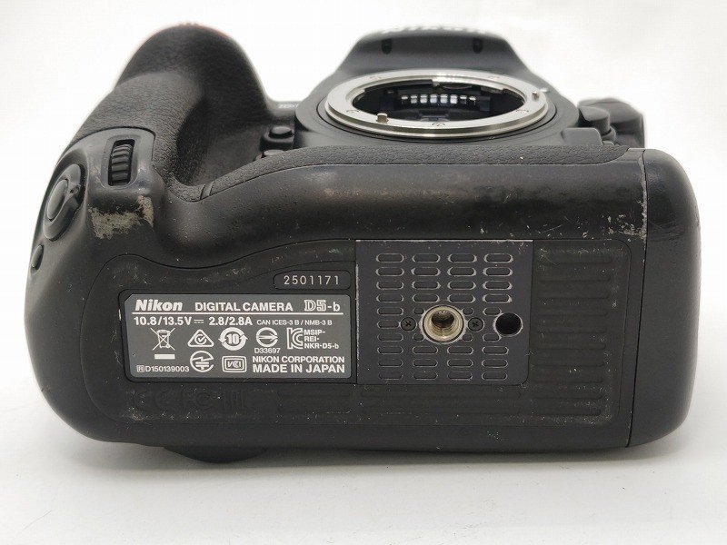 Nikon D5 ボディ ニコン ショット数約164000回 ボディ D5 XQD-Type