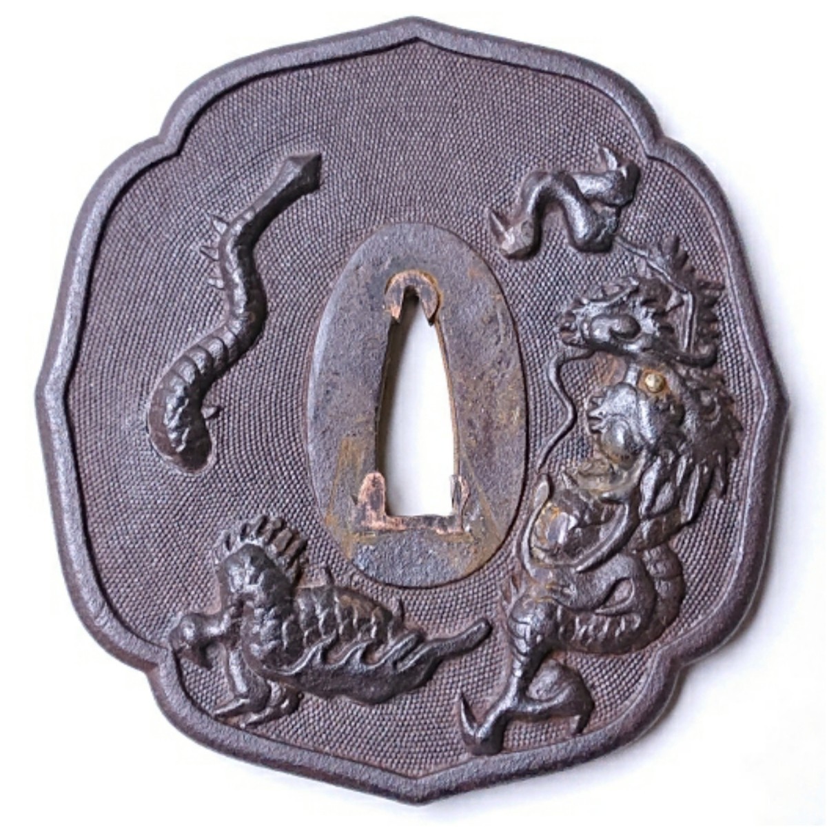 刀装具 無銘 鉄地 鍔 日本刀 武具 骨董波龍図鐔 正阿弥(特別 鐔 箱無し