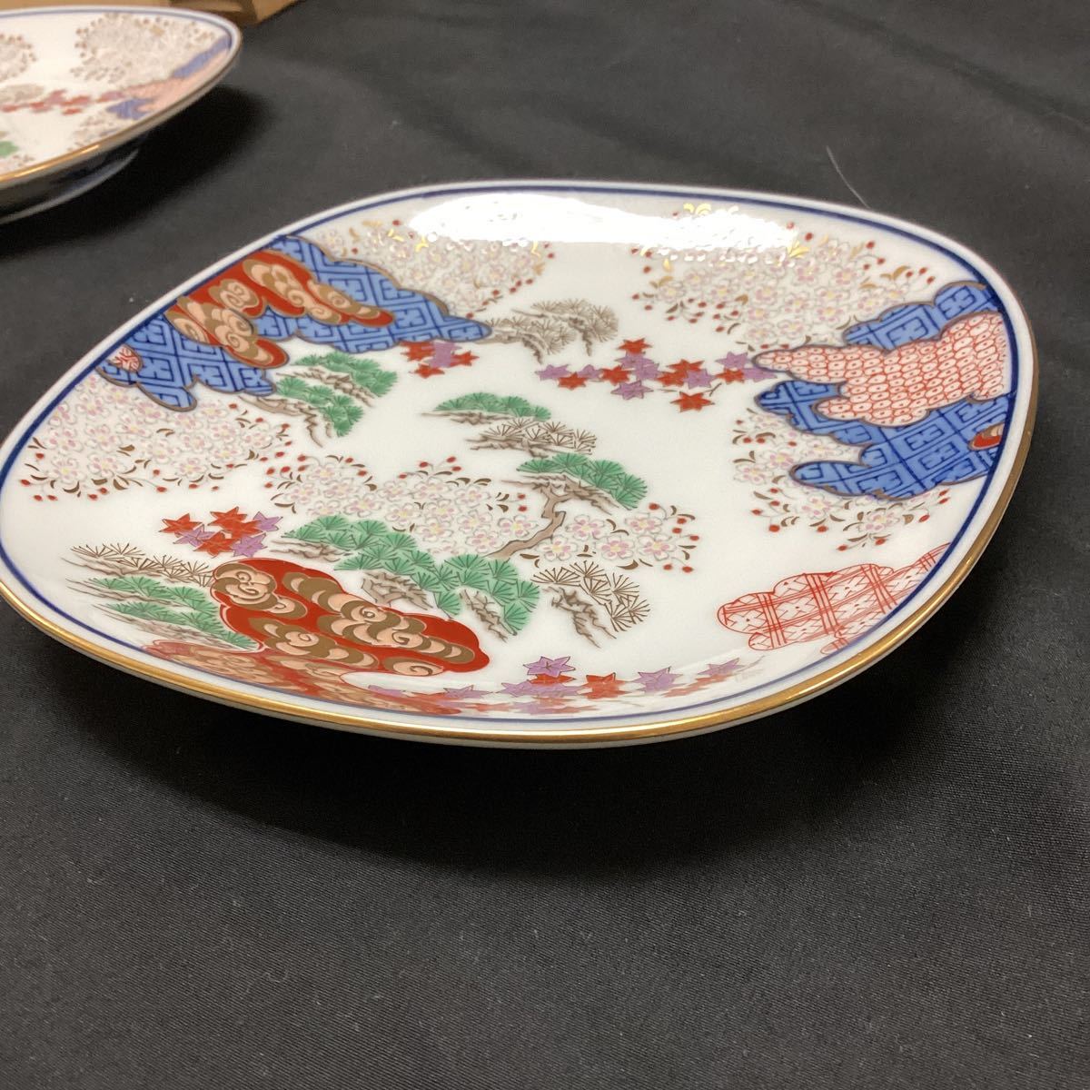 其泉作 有田焼 銘々皿 5枚セット 染錦春秋紋 金彩 桐箱入り(伊万里