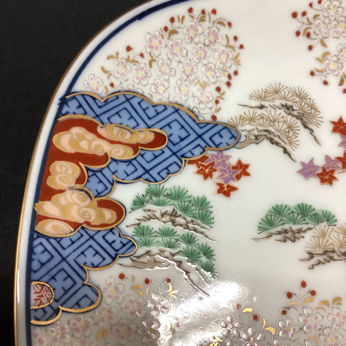 其泉作 有田焼 銘々皿 5枚セット 染錦春秋紋 金彩 桐箱入り(伊万里