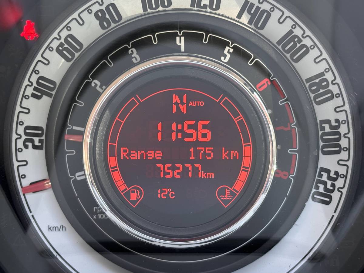 売り切り 個人出品 フィアット500 1.4 16V スーパーポップ / 100HP / 75000km !! ナビ / バックカメラ おまけ!! フィアット500 フィアット 個人格安 1.4 綺麗なH20年12月フィアット500☆1.4⁄16Vラウンジ/ガラスルーフ 500(チンクエチェント