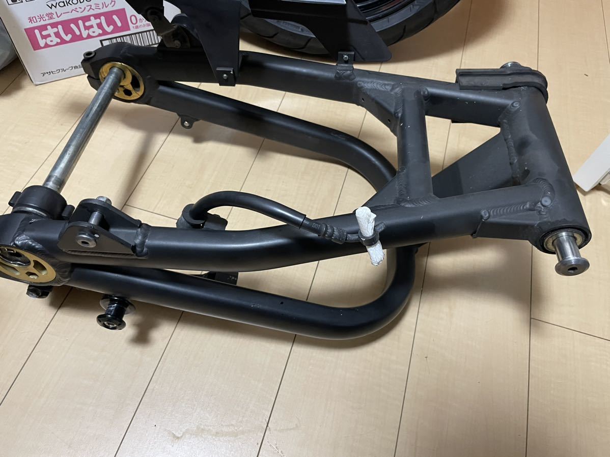 お得，人気SALE ZRX1200DAEG 純正スイングアーム キャリパー付き(カワサキ用)｜売買されたオークション情報、yahooの商品情報をアーカイブ公開 - オークファン カワサキ用