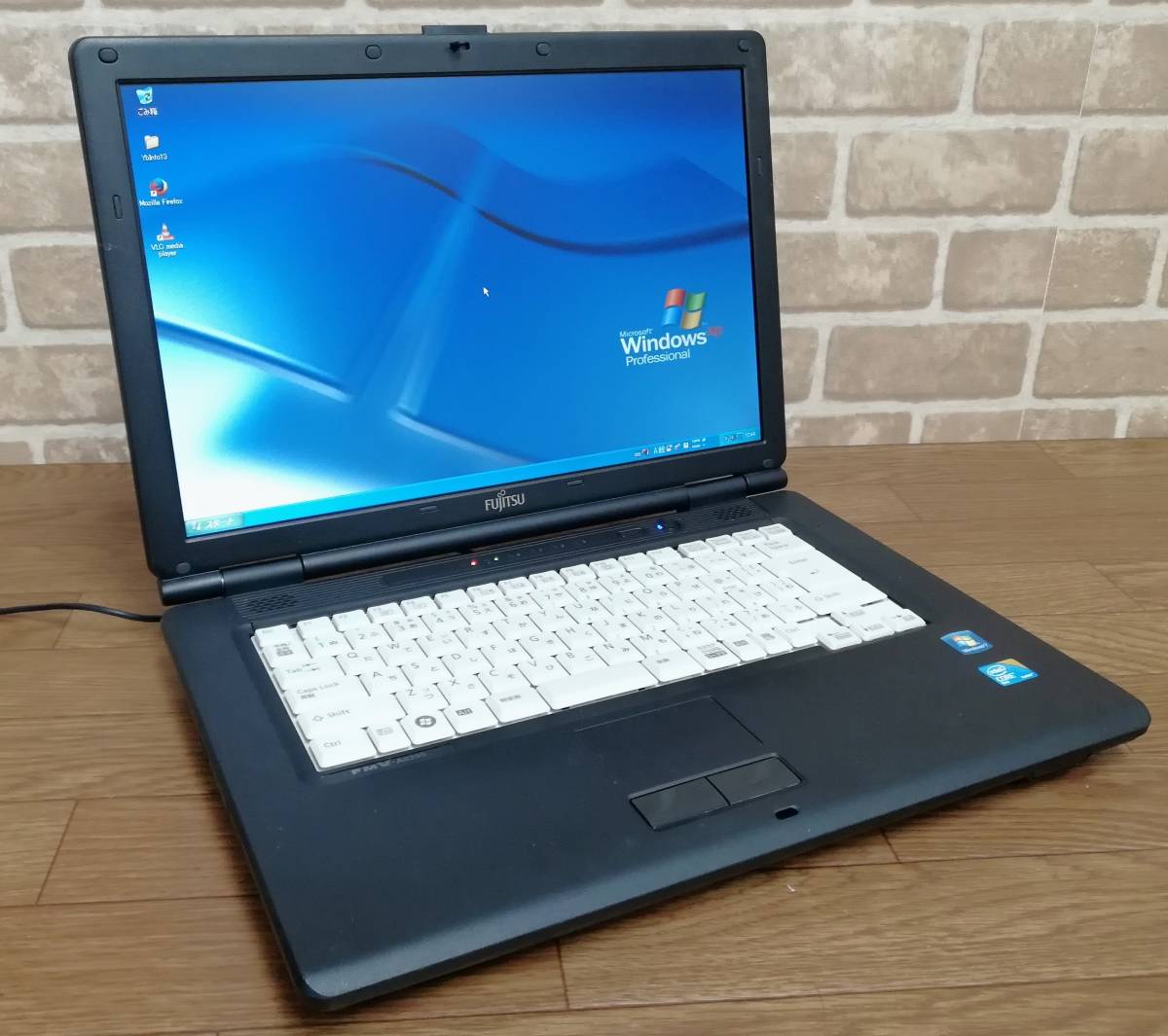 ＜1213H100＞FMV A8295（Core2-P8700/4GB/160GB/DVD/wifi/Windows XP Pro-SP3）