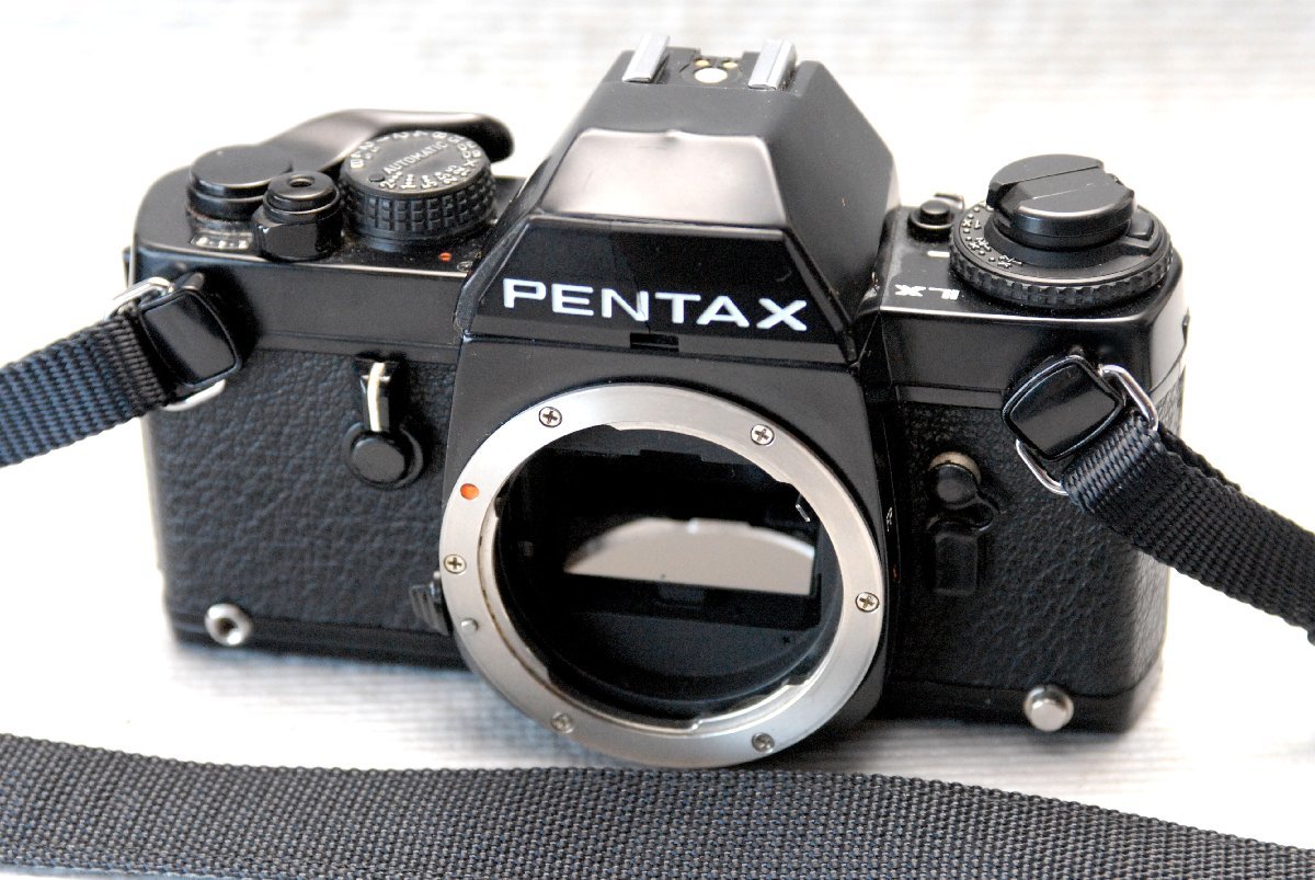 綺麗）PENTAX ペンタックス 人気の高級一眼レフカメラ K2（黒）ボディ
