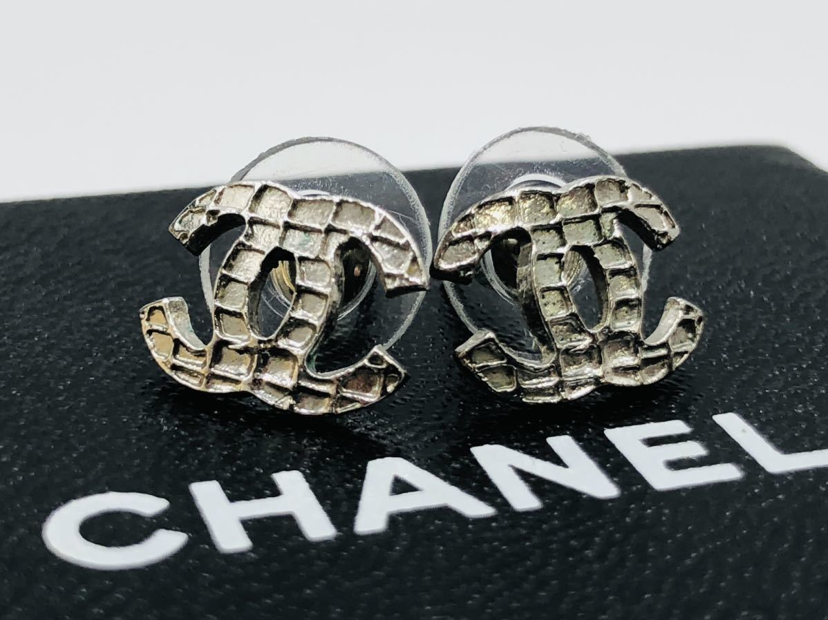 CHANEL CHANELピアス 片耳のみ シルバー ロゴデザイン ピアス片耳のみ