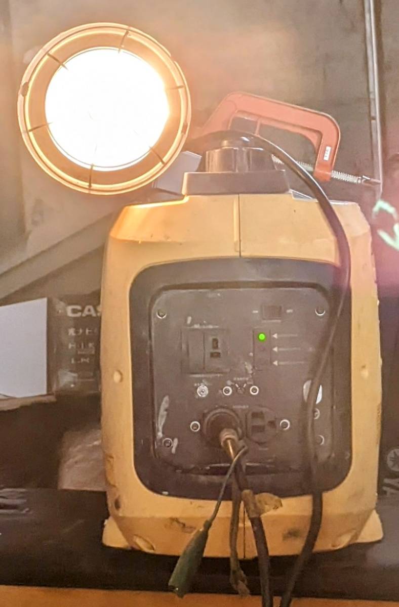 中古KIPORインバーター発電機IG，1600。定格電圧AC100V定格電流16A定格出力1.6KVA定格周波数50/60Hz。