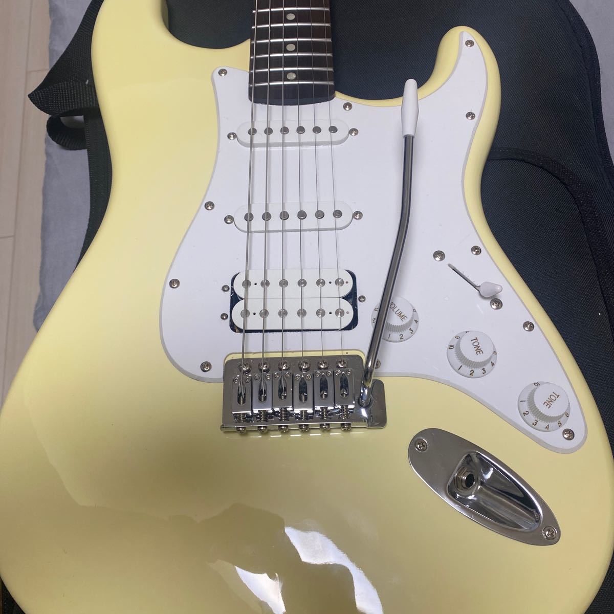 Squier Stratocaster Fender SSH ⁄ by - Affinity Cream HSS Series