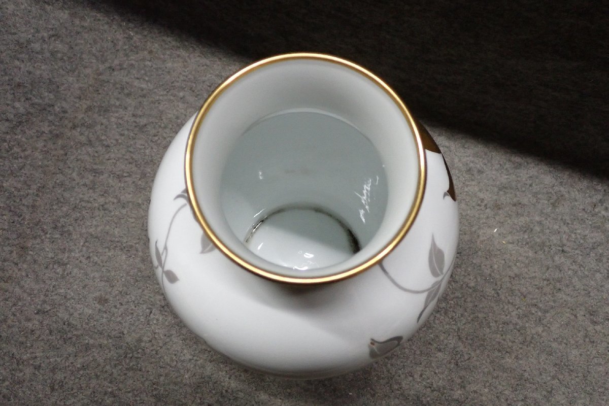 ★121478 大倉陶園 色絵 金彩 花図 白磁 花瓶 花生 花入 花器★
