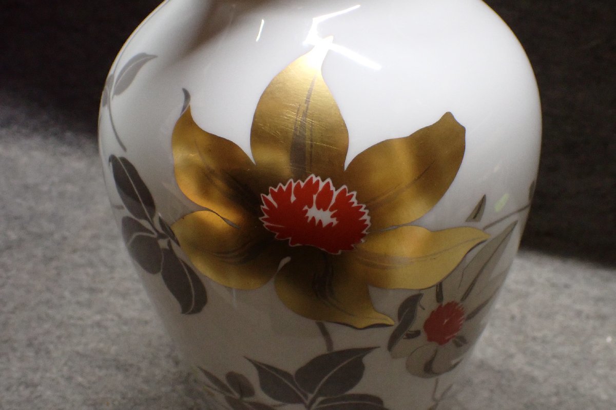 ★121478 大倉陶園 色絵 金彩 花図 白磁 花瓶 花生 花入 花器★