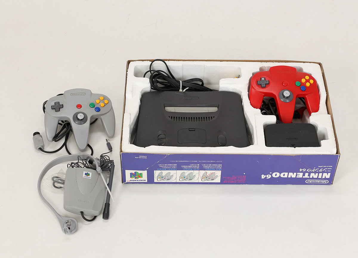 定番，大得価 nintendo64 本体 コントローラー二個セット