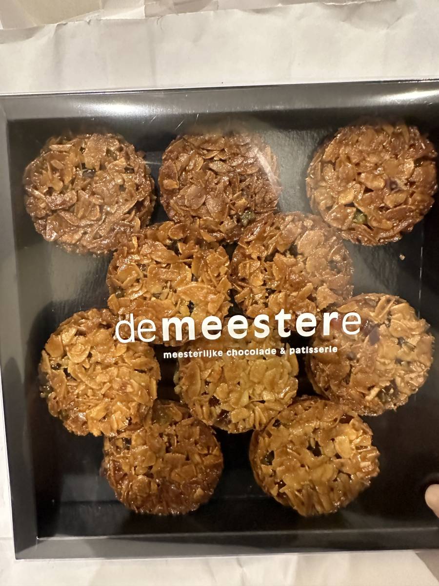 ベルギー購入★ ブリュッセルの老舗★コルネ　ポート・ロイヤル★mix チョコレート235g