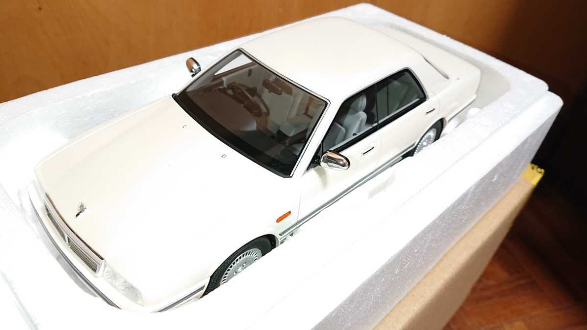 ☆ 新品同様 京商 日産 セドリック シーマ (ホワイト) 1/18 SAMURAI