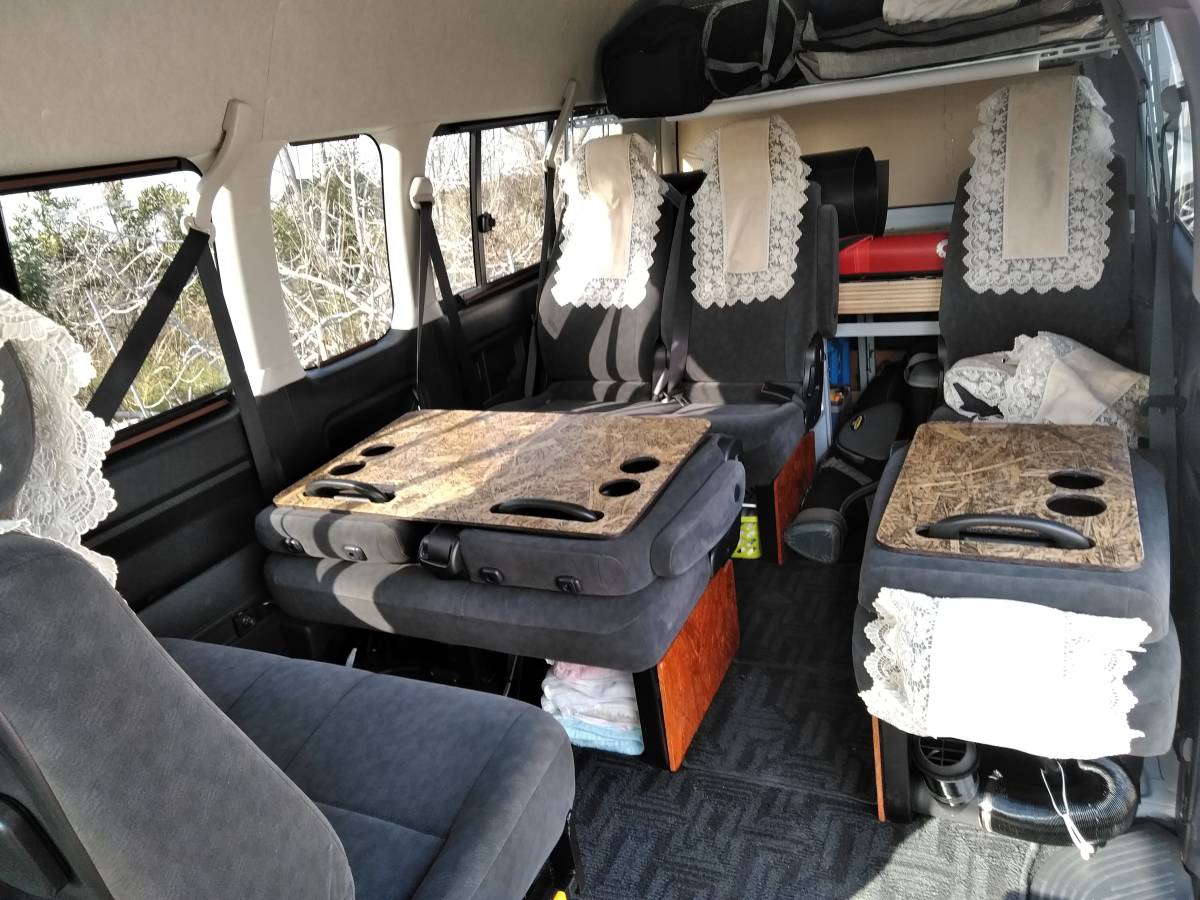 ２００系ハイエースワゴンワイド全車種 初期型～最終型 テーブル板2枚セット(こげ茶塗装)座席の上に置くだけ。 二列目椅子の回転加工致します フィッシング 車検対応 自動車関連グッズ テーブル板2枚セット(こげ茶塗装)座席の上に置くだけ。 ハイエース歴代モデル徹底解説｜初代10系から最新200系