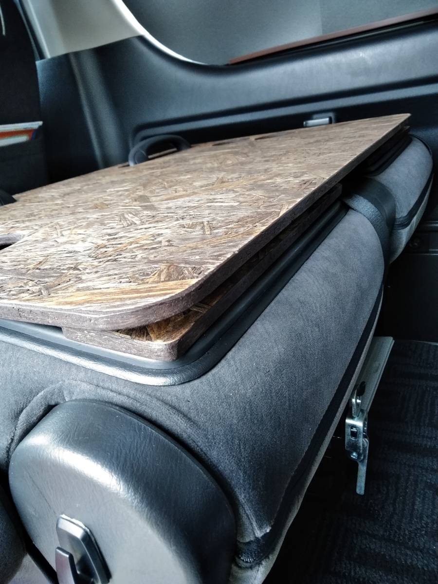 ２００系ハイエースワゴンワイド全車種 初期型～最終型 テーブル板2枚セット(こげ茶塗装)座席の上に置くだけ。 二列目椅子の回転加工致します フィッシング 車検対応 自動車関連グッズ テーブル板2枚セット(こげ茶塗装)座席の上に置くだけ。 ハイエース歴代モデル徹底解説｜初代10系から最新200系