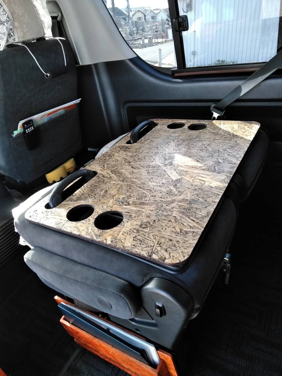 ２００系ハイエースワゴンワイド全車種 初期型～最終型 テーブル板2枚セット(こげ茶塗装)座席の上に置くだけ。 二列目椅子の回転加工致します フィッシング 車検対応 自動車関連グッズ テーブル板2枚セット(こげ茶塗装)座席の上に置くだけ。 ハイエース歴代モデル徹底解説｜初代10系から最新200系