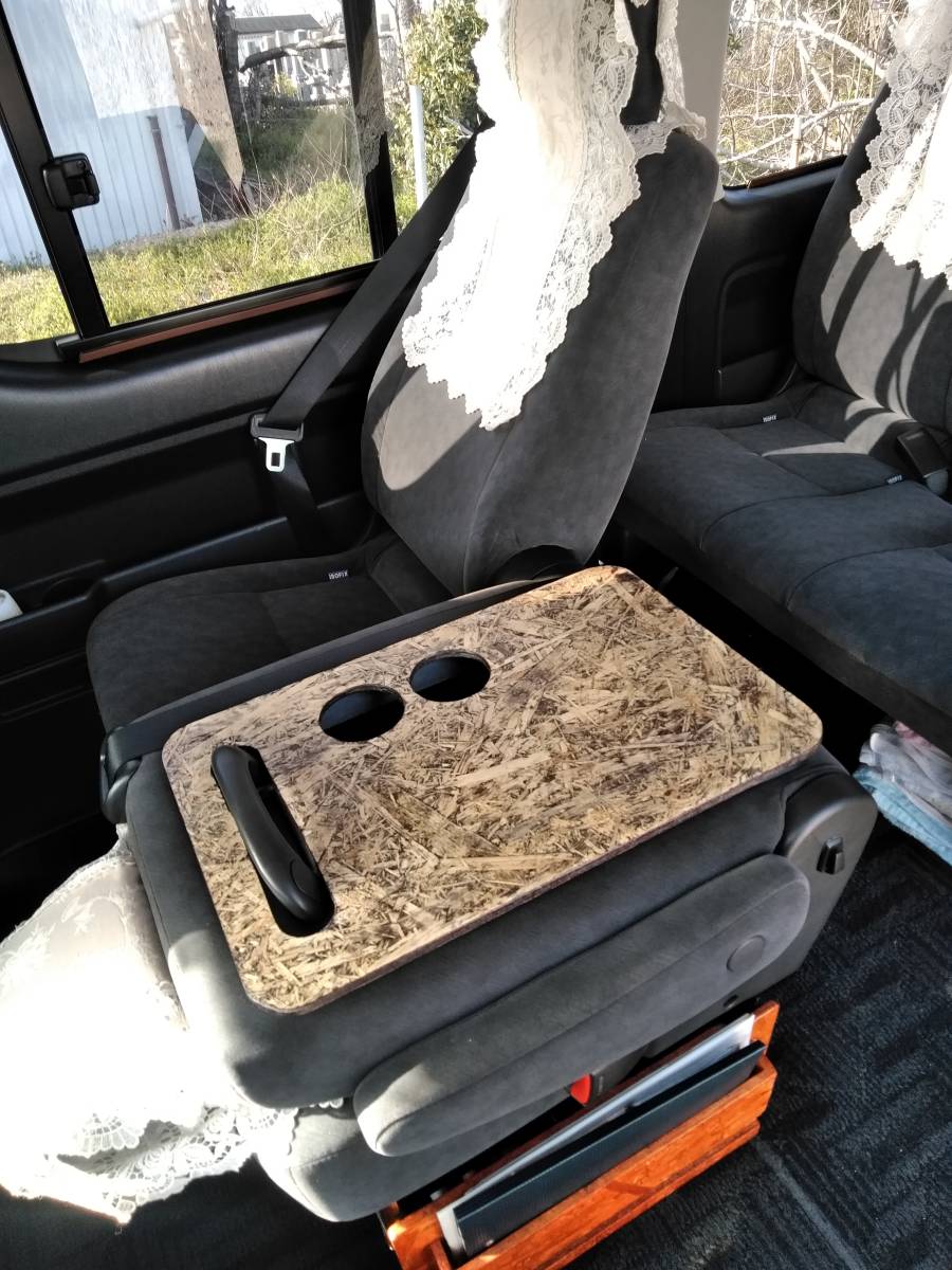 ２００系ハイエースワゴンワイド全車種 初期型～最終型 テーブル板2枚セット(こげ茶塗装)座席の上に置くだけ。 二列目椅子の回転加工致します フィッシング 車検対応 自動車関連グッズ テーブル板2枚セット(こげ茶塗装)座席の上に置くだけ。 ハイエース歴代モデル徹底解説｜初代10系から最新200系