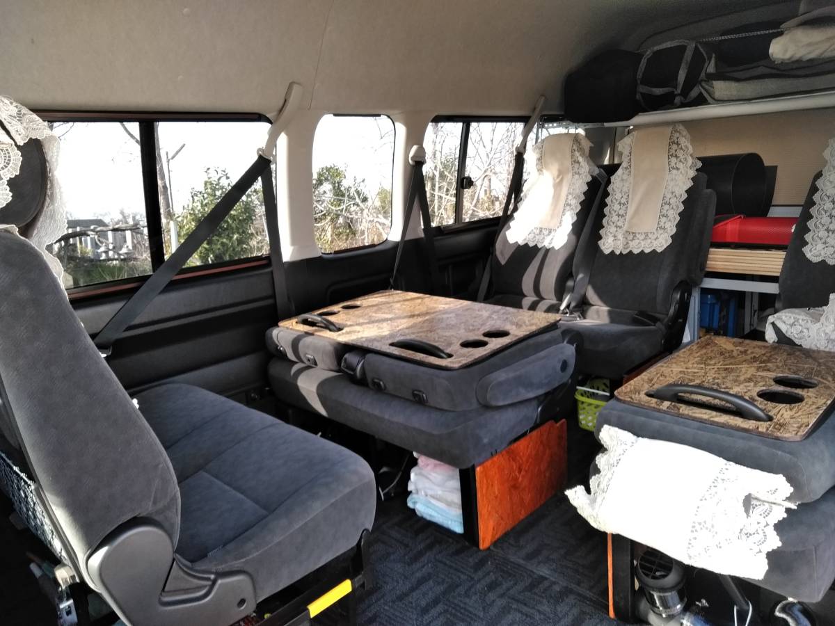 ２００系ハイエースワゴンワイド全車種 初期型～最終型 テーブル板2枚セット(こげ茶塗装)座席の上に置くだけ。 二列目椅子の回転加工致します フィッシング 車検対応 自動車関連グッズ テーブル板2枚セット(こげ茶塗装)座席の上に置くだけ。 ハイエース歴代モデル徹底解説｜初代10系から最新200系