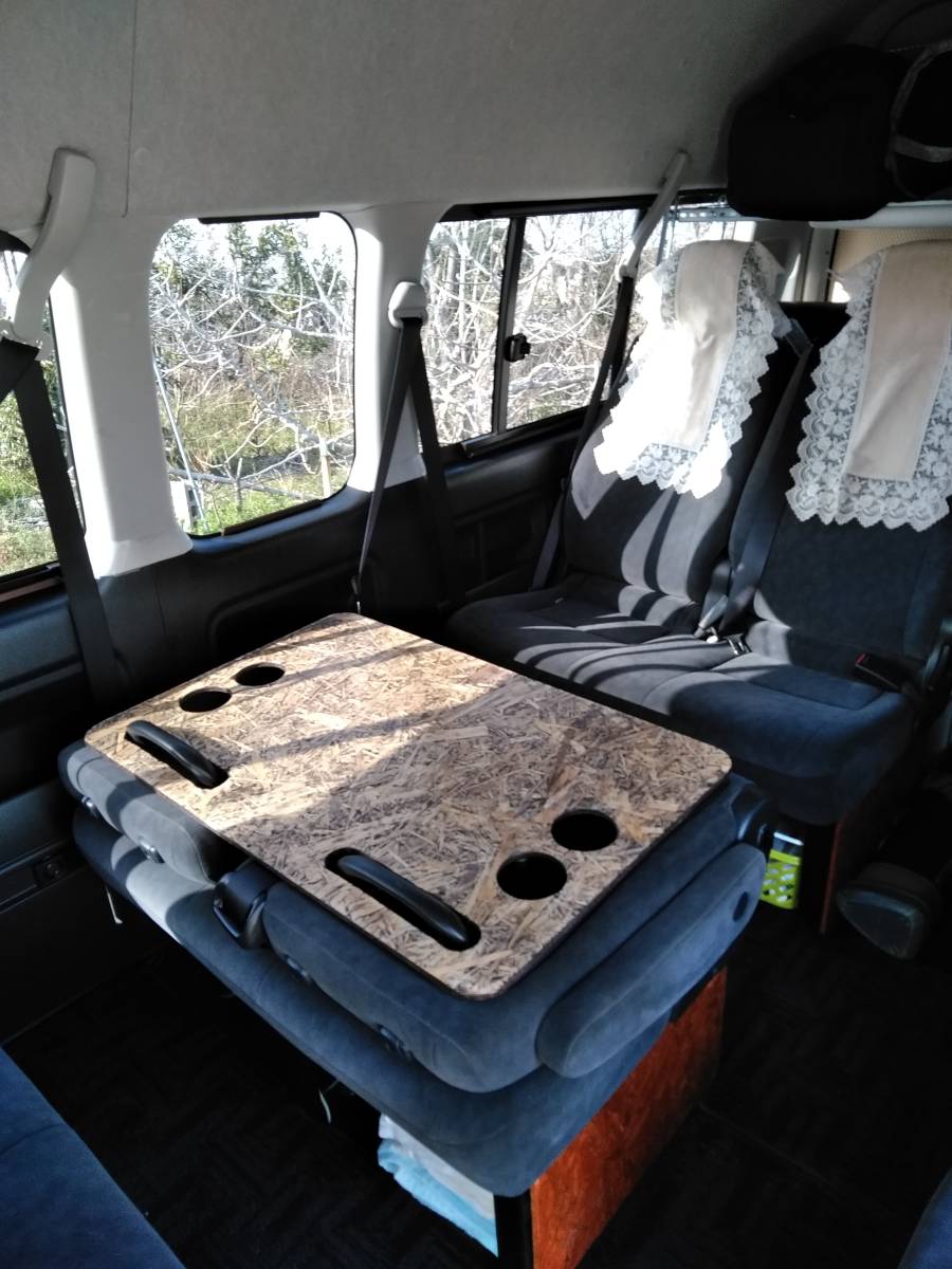 ２００系ハイエースワゴンワイド全車種 初期型～最終型 テーブル板2枚セット(こげ茶塗装)座席の上に置くだけ。 二列目椅子の回転加工致します フィッシング 車検対応 自動車関連グッズ テーブル板2枚セット(こげ茶塗装)座席の上に置くだけ。 ハイエース歴代モデル徹底解説｜初代10系から最新200系