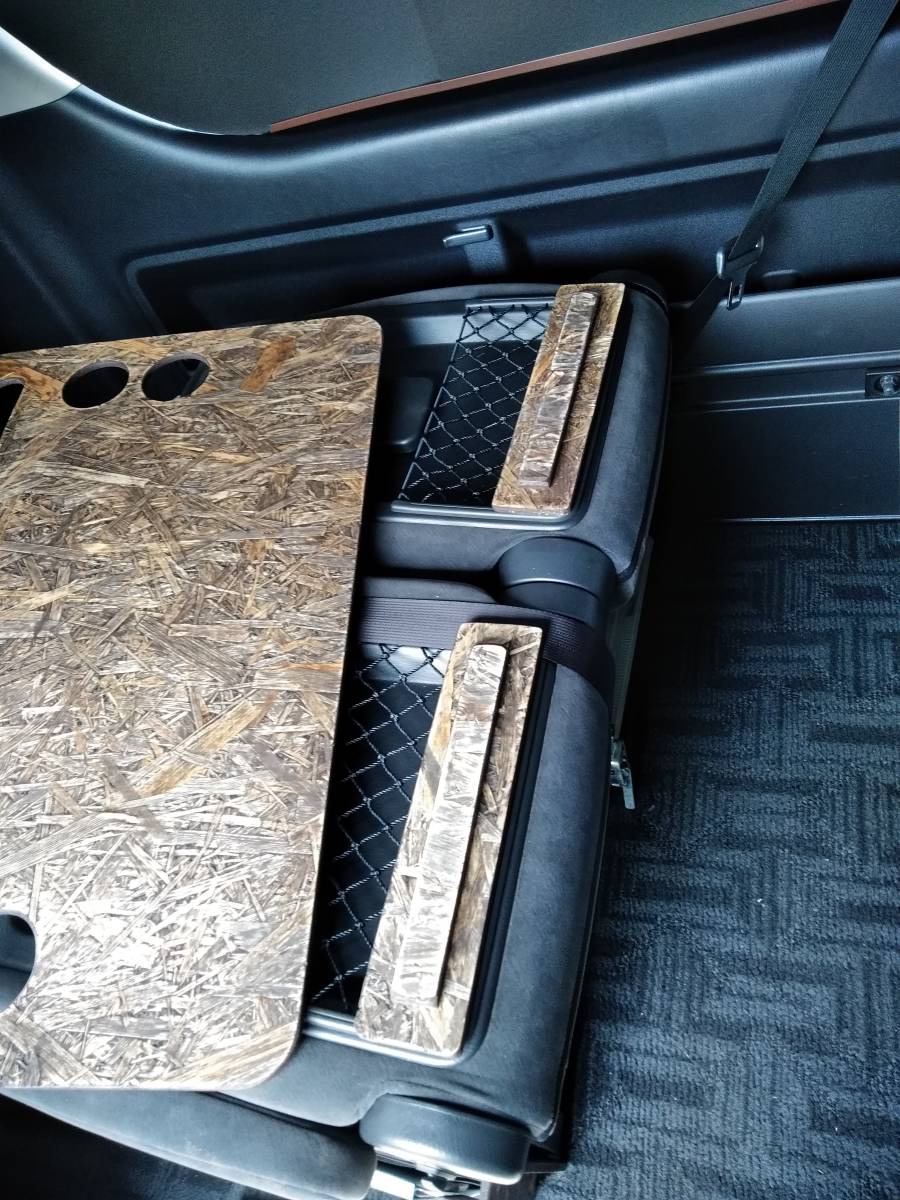 ２００系ハイエースワゴンワイド全車種 初期型～最終型 テーブル板2枚セット(こげ茶塗装)座席の上に置くだけ。 二列目椅子の回転加工致します フィッシング 車検対応 自動車関連グッズ テーブル板2枚セット(こげ茶塗装)座席の上に置くだけ。 ハイエース歴代モデル徹底解説｜初代10系から最新200系