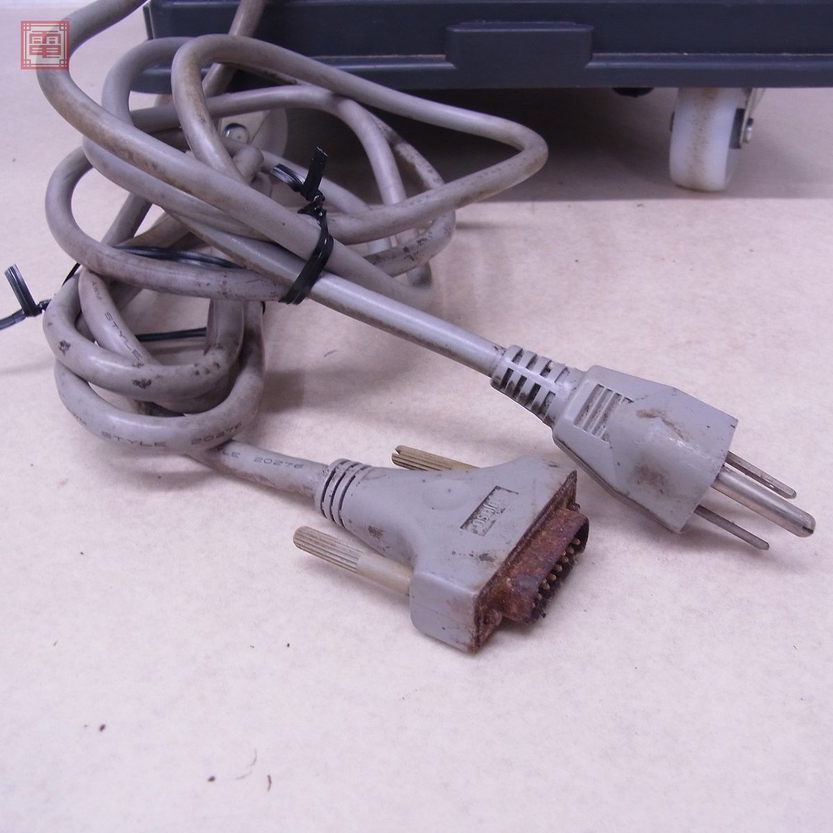 富士通 カラーCRTディスプレイ 14インチ FMTDP8311 通電OK ブラウン管