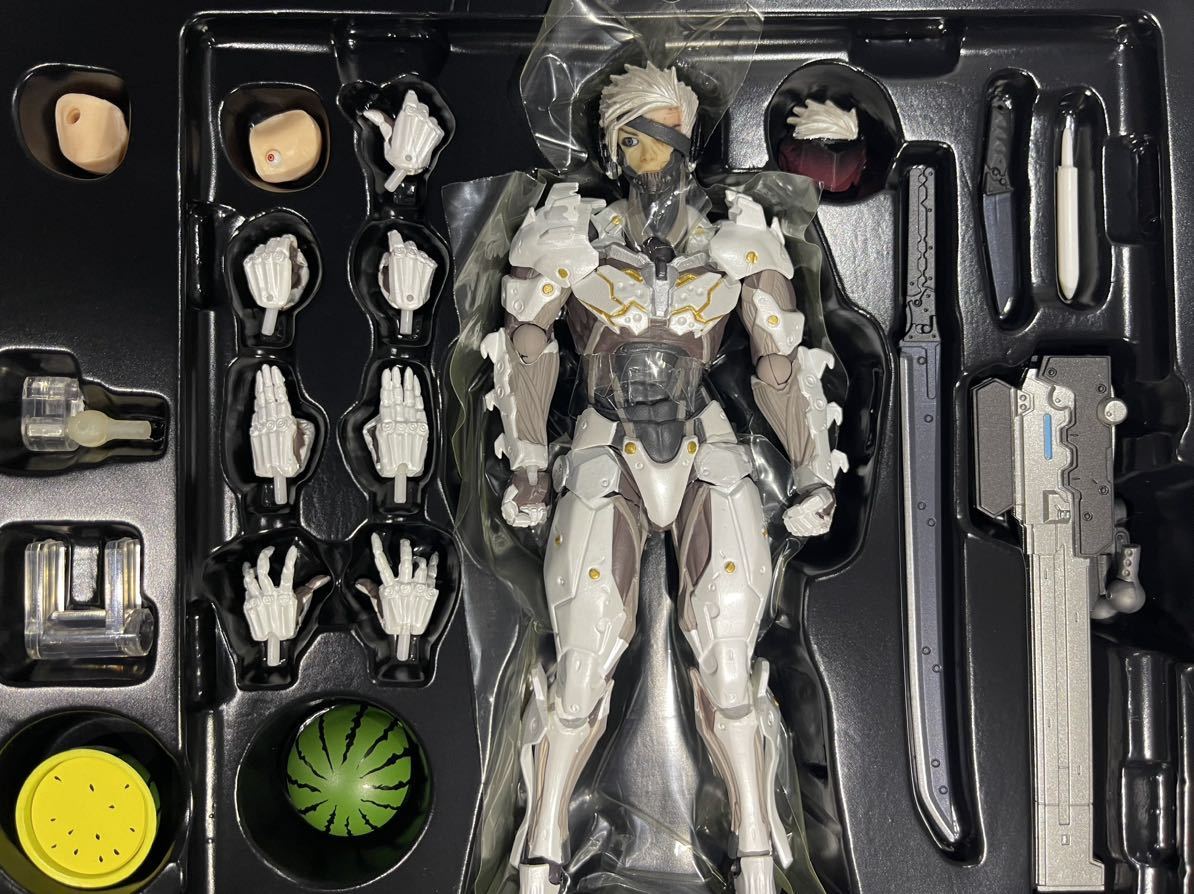 美品 リボルテックヤマグチ 雷電 ホワイトアーマー アクション
