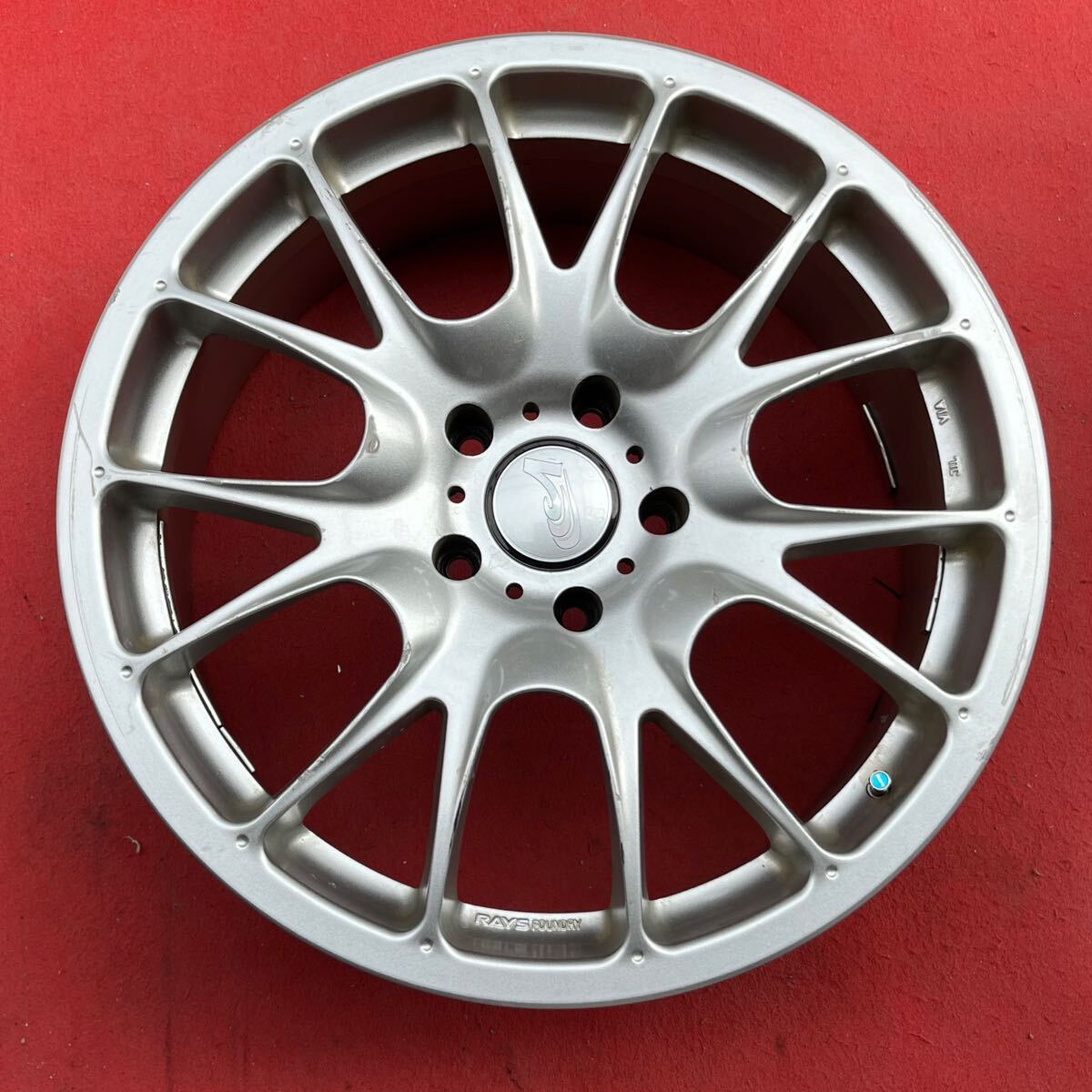 RAYSレイズベルサスMILLENIO 18インチ× 7.5J +42 PCD114.3 5穴社外 