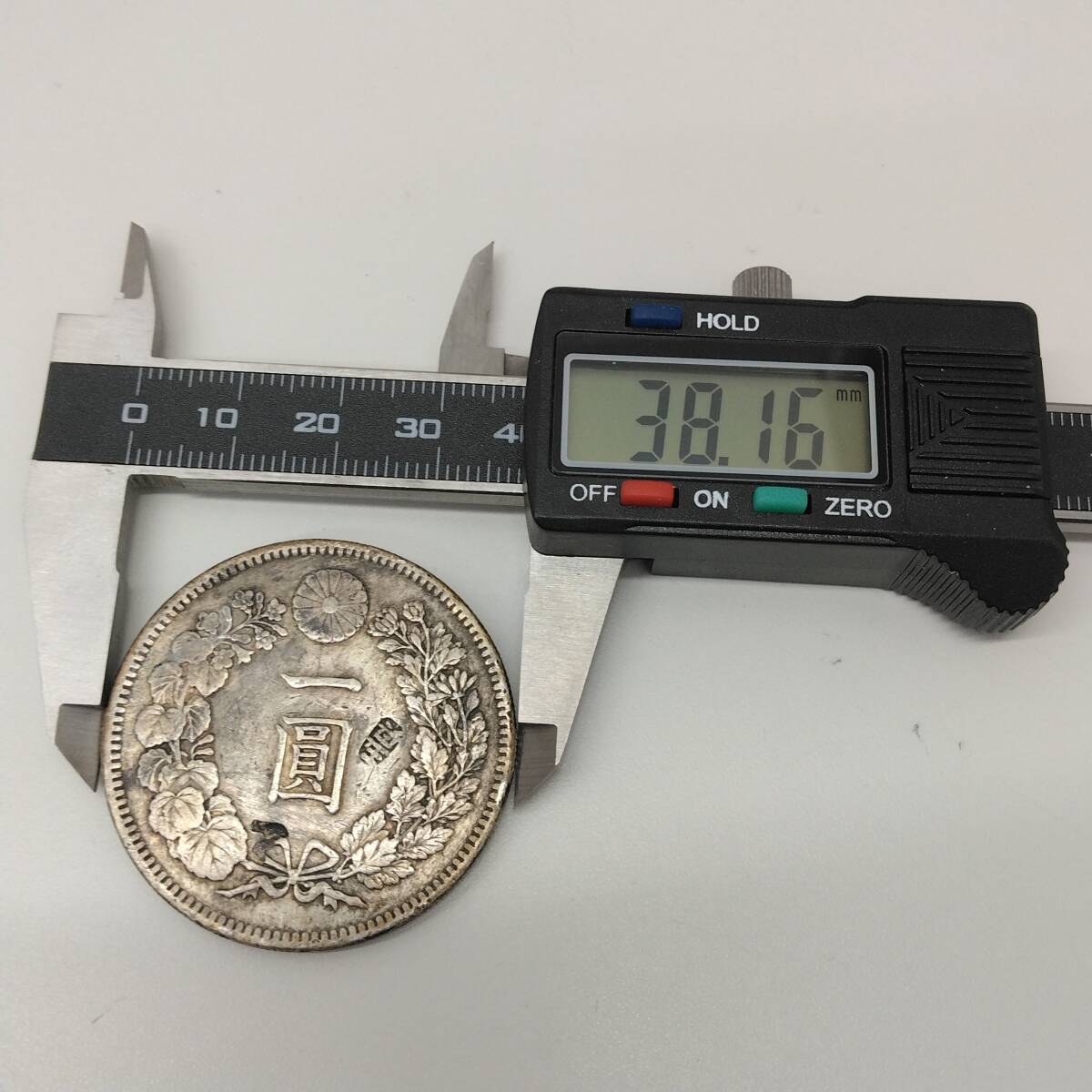 3655B 古銭 日本 硬貨 大日本帝国 銀貨 一円銀貨 一圓銀貨 明治 37年