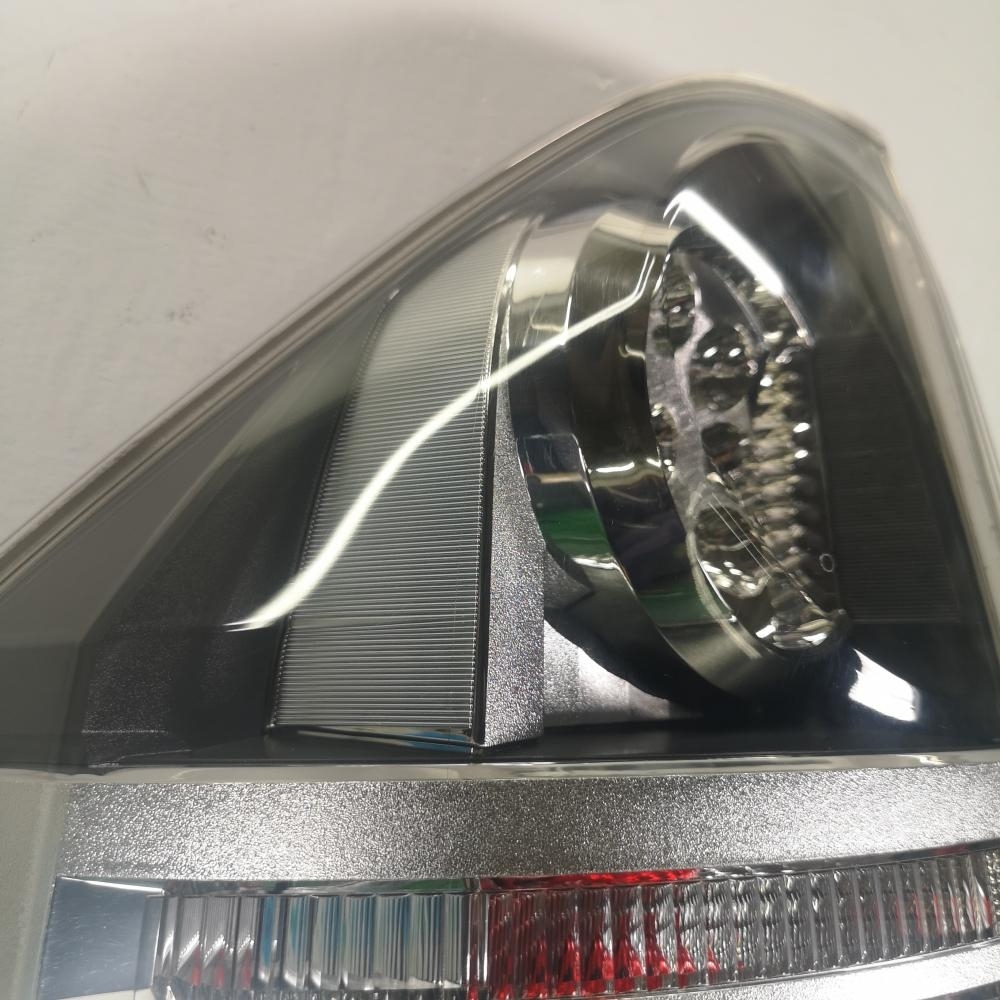ZRR70G【テールランプ/ライト 左】81560-28440 H20 トヨタ ヴォクシー