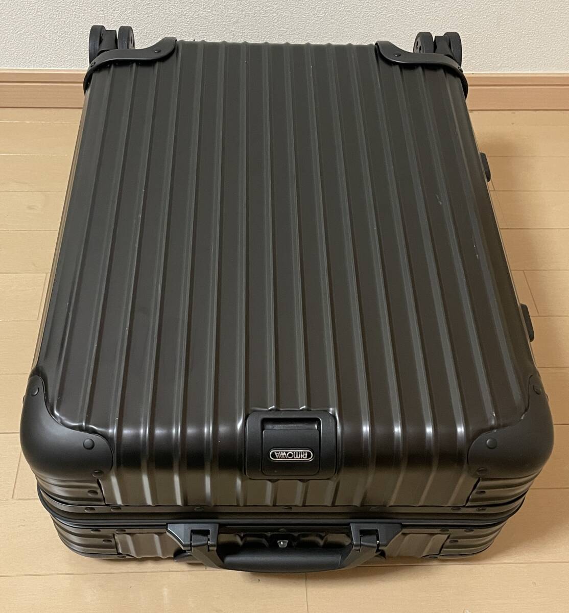 リモワ(RIMOWA) トパーズ ステルス 34L(923.56.01.4） 45リットル 4輪