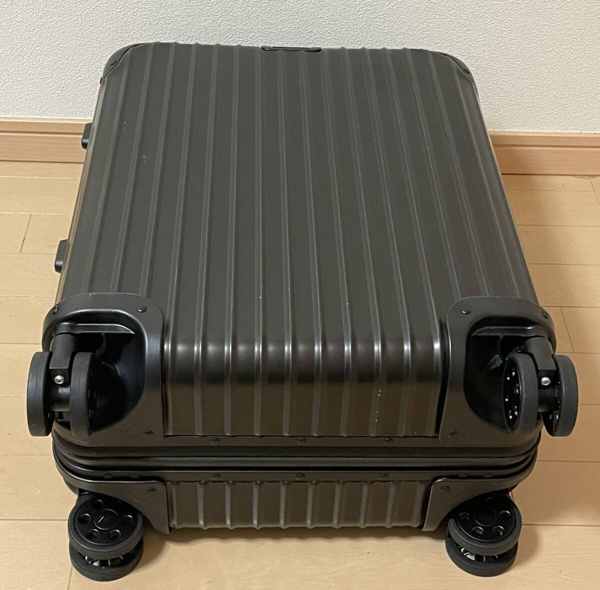 リモワ(RIMOWA) トパーズ ステルス 34L(923.56.01.4） 45リットル 4輪