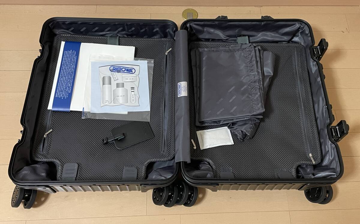 リモワ(RIMOWA) トパーズ ステルス 34L(923.56.01.4） 45リットル 4輪