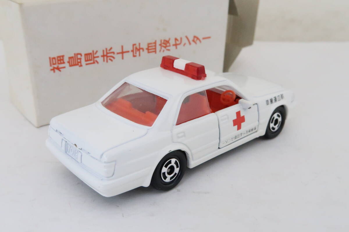 トミカ TOYOTA CROWN 献血運搬車 福島県赤十字献血センター トヨタ