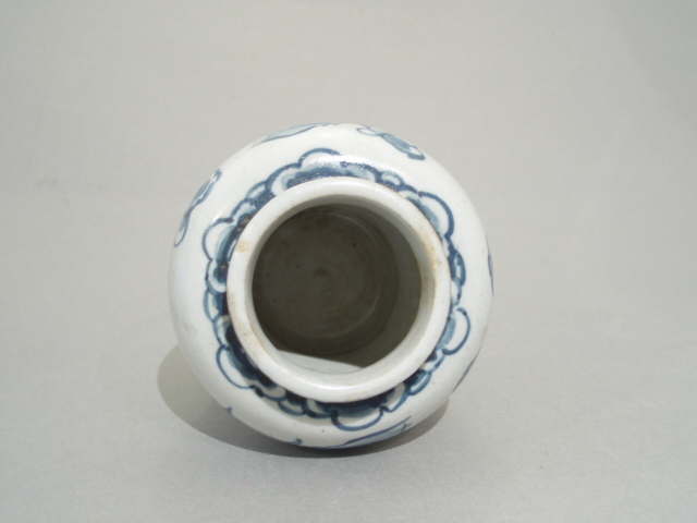 李朝末期 青花鳳凰文 肩衝形壺 完器(李朝)｜売買されたオークション