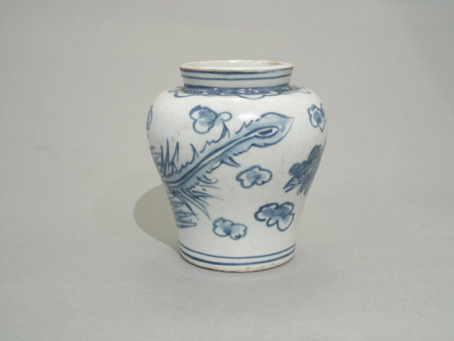 李朝末期 青花鳳凰文 肩衝形壺 完器(李朝)｜売買されたオークション
