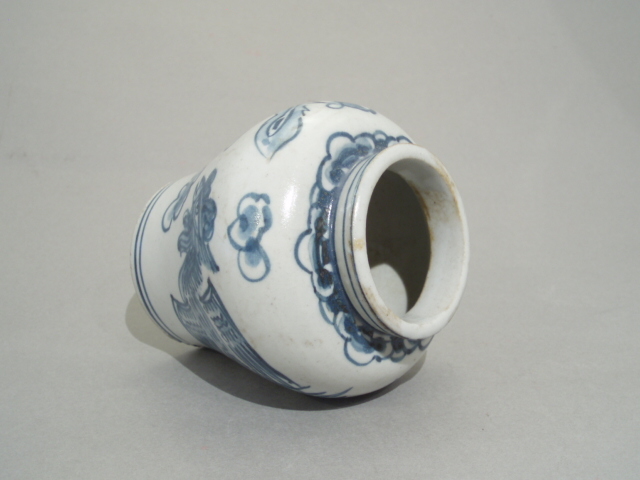 李朝末期 青花鳳凰文 肩衝形壺 完器(李朝)｜売買されたオークション