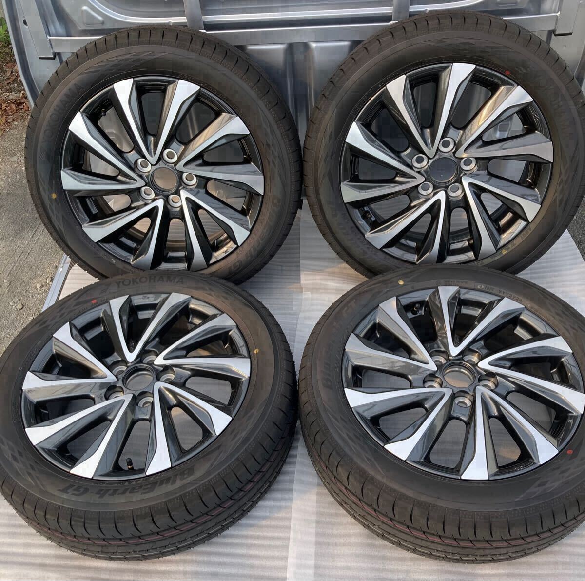 トヨタ純正 ヴォクシー90系 SーZ 17インチ 205/55r17 タイヤ トヨタ純正 ヴォクシー90系 SーZ 17インチ 205/55r17 タイヤ