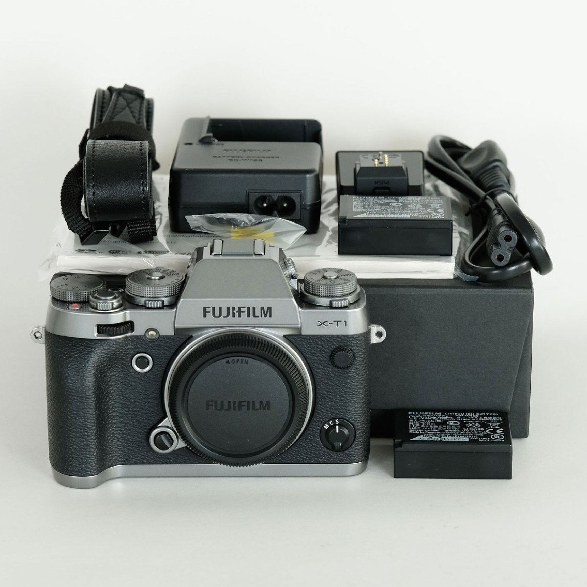 美品｜シャッター数4回｜純正バッテリー2個] FUJIFILM X-T1 [Graphite 